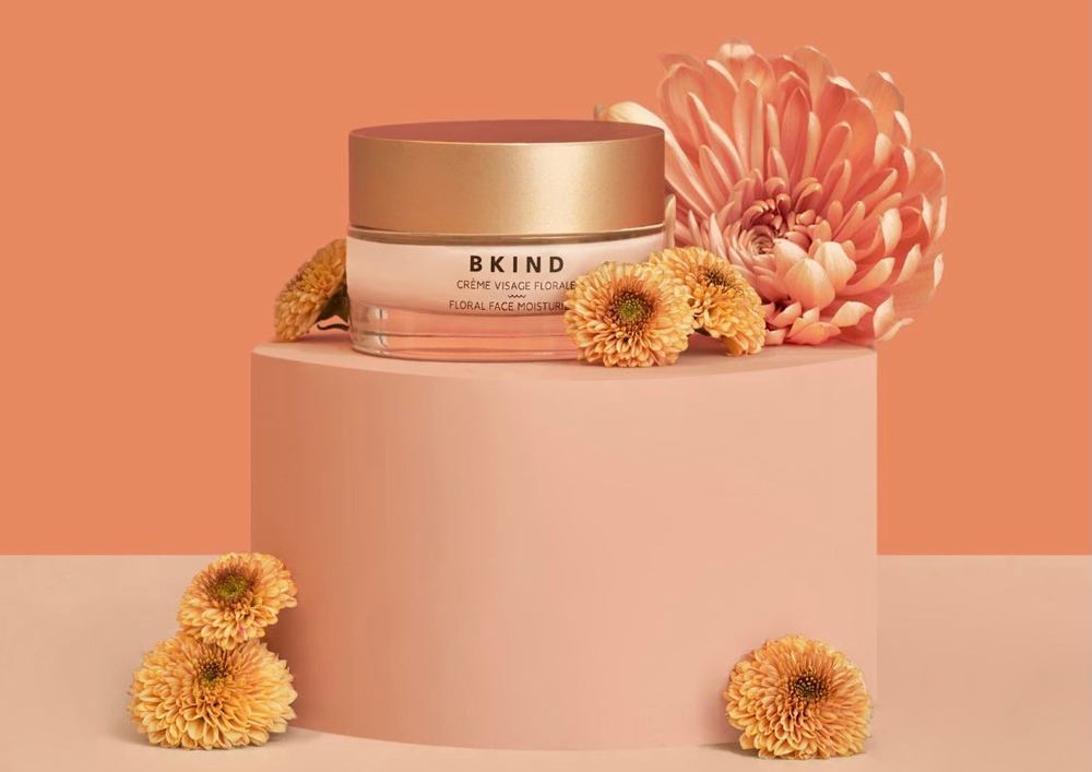 Face moisturizer with Hyaluronic acid to offer as a gift to your mom